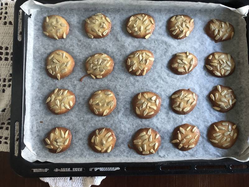 Step-by-Step Guide for Making Nutty Crispy Biscuits