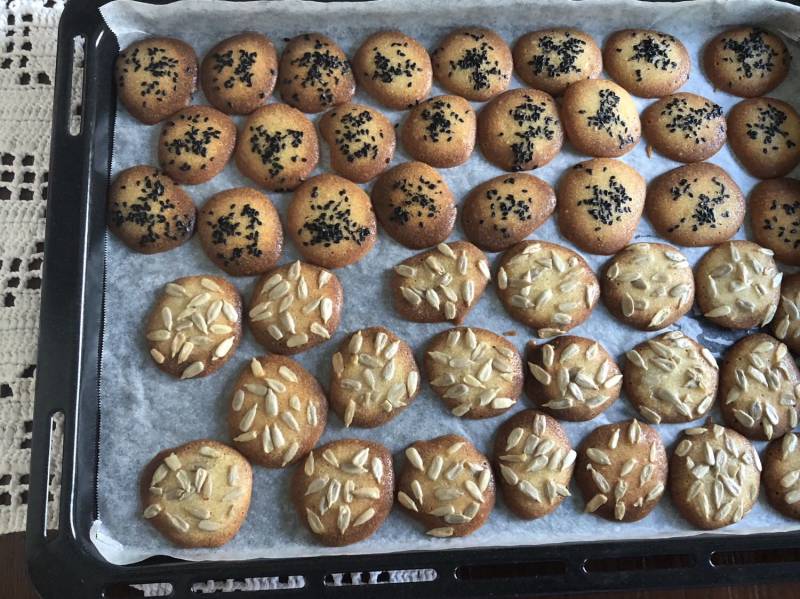 Step-by-Step Guide for Making Nutty Crispy Biscuits