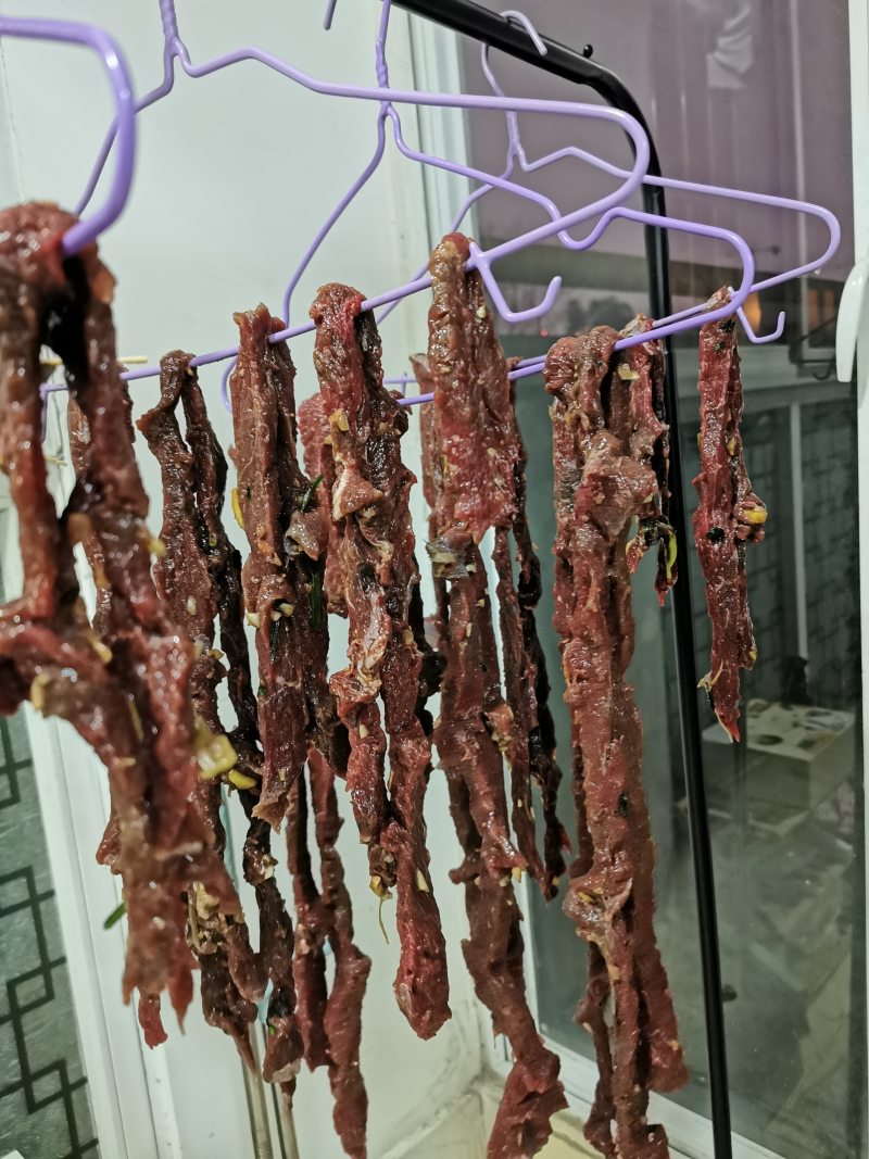 Detailed Steps for Cooking Wind-dried Hand-torn Beef Jerky