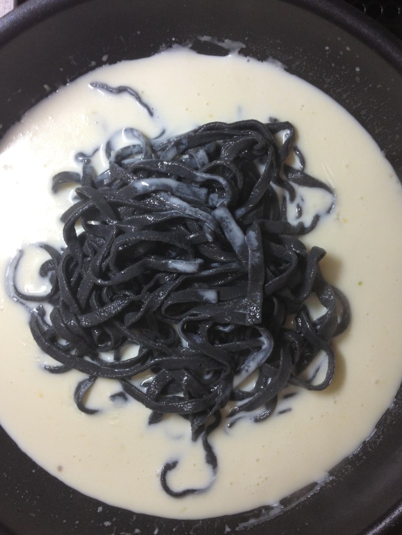 Creamy White Sauce Italian Black Pearl Noodles - Fragrant Snow in Winter【Traditional Italian Noodles】Fresh Taste Cooking Steps