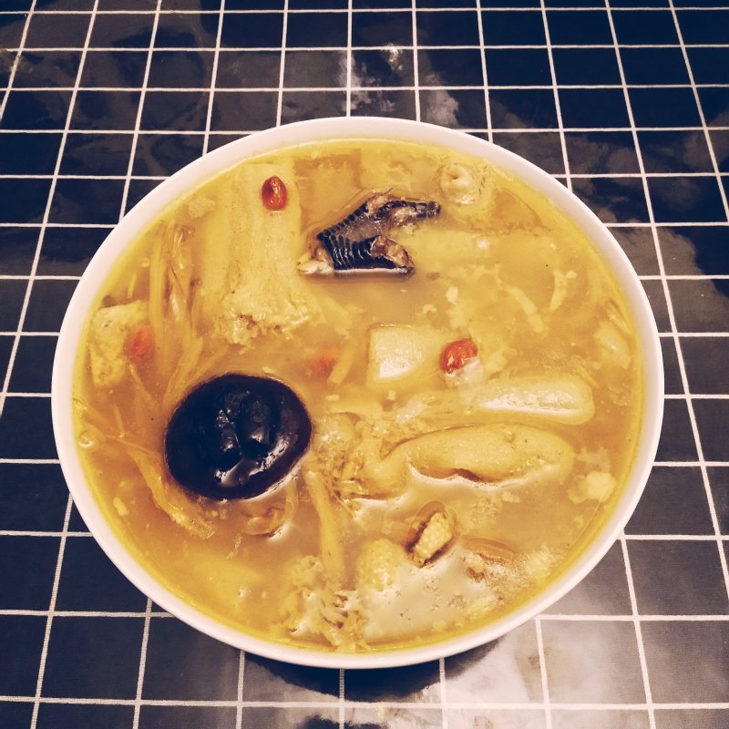 Bamboo Fungus Shiitake Chicken Soup