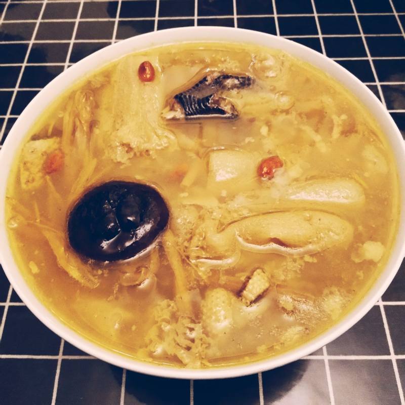 Steps to Make Bamboo Fungus Shiitake Chicken Soup