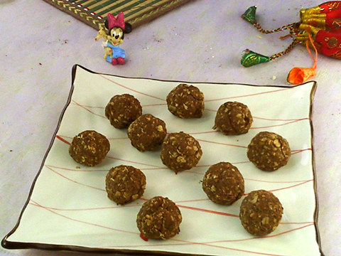 Chocolate Oat Energy Balls