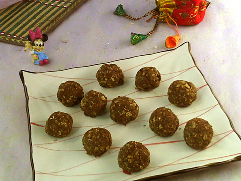 Chocolate Oat Energy Balls