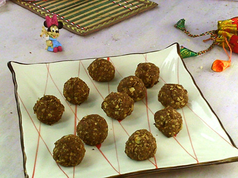 Chocolate Oat Energy Balls