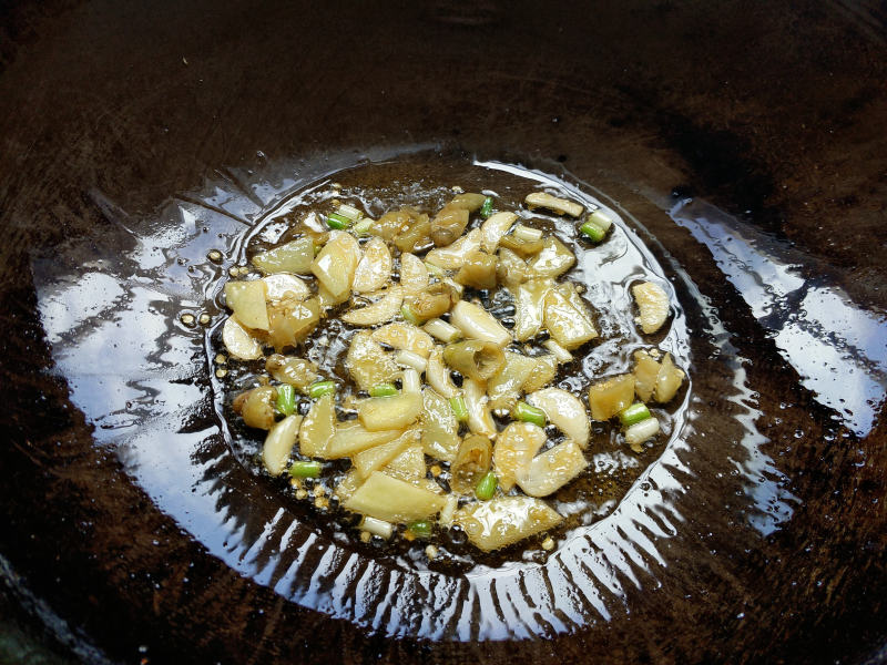 Steps for Making Spicy Stir-Fried Chicken Gizzards