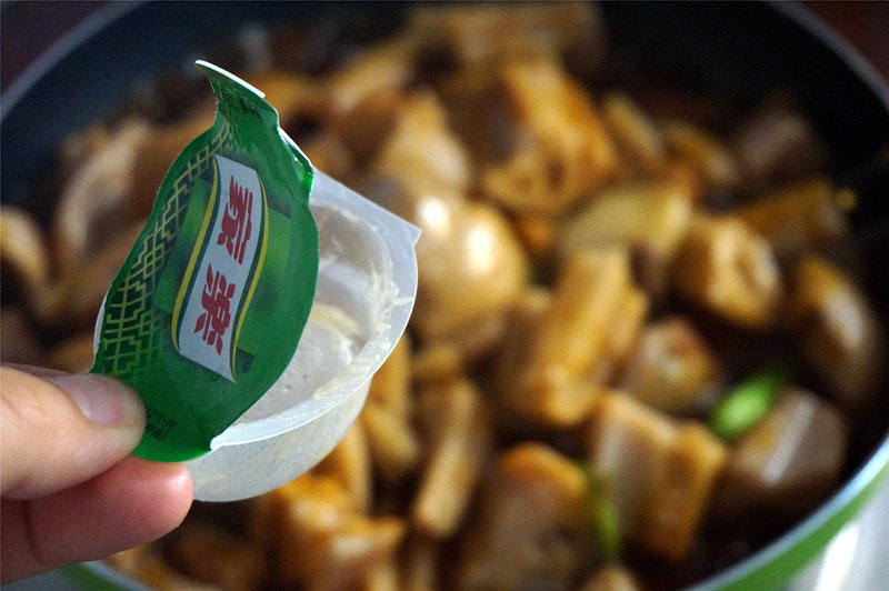 Steps for Cooking Braised Lotus Root with Pork Belly