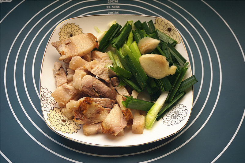 Steps for Cooking Braised Lotus Root with Pork Belly