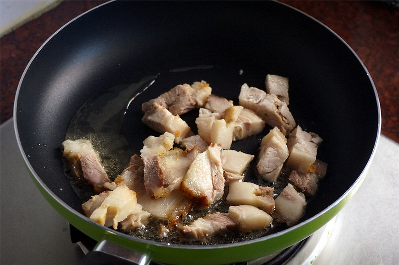 Steps for Cooking Braised Lotus Root with Pork Belly