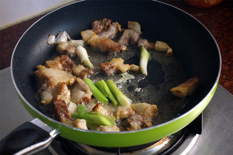 Steps for Cooking Braised Lotus Root with Pork Belly