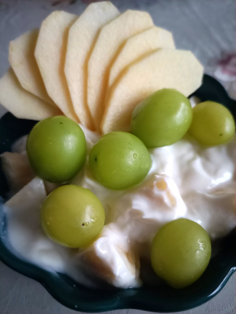 Steps for Making Yogurt Mixed with Creamy Fuji Apple