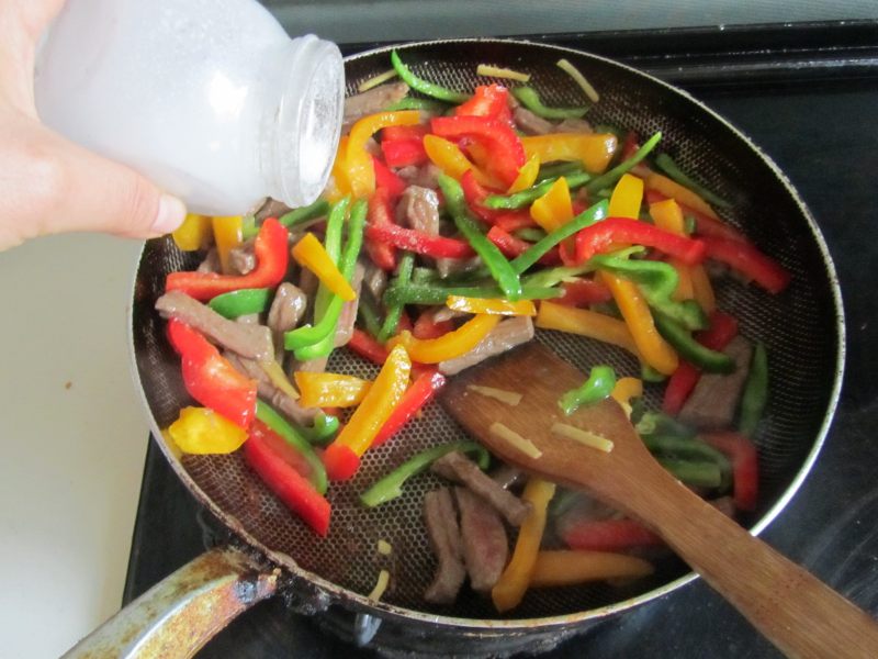 Steps for Making Colorful Bell Pepper Beef