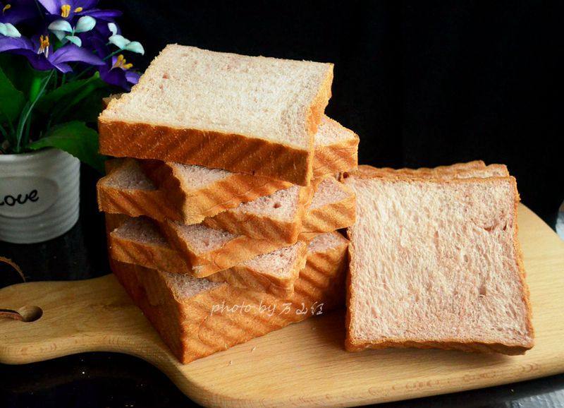 Red Yeast Rice Wine Toast