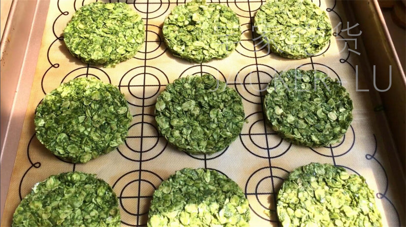 Matcha Oatmeal Crisps, a perfect blend of matcha's fragrance and oatmeal's nutrition, crispy and delicious. Cooking steps