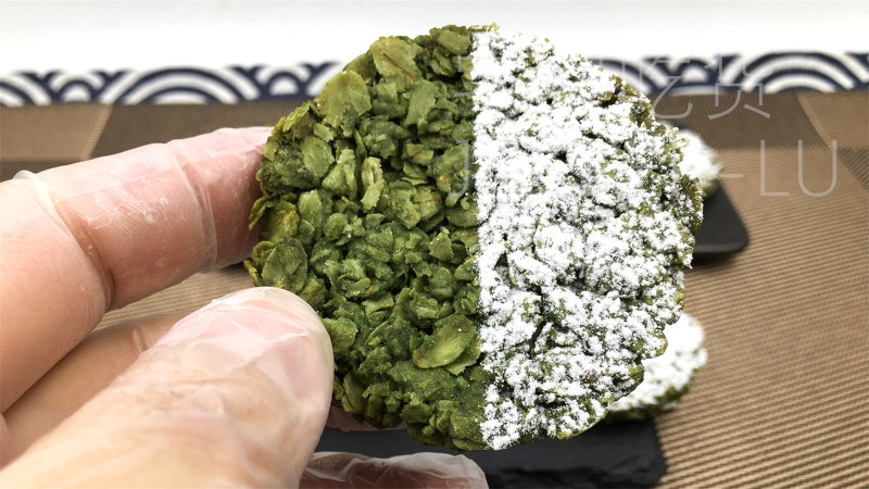 Matcha Oatmeal Crisps, a perfect blend of matcha's fragrance and oatmeal's nutrition, crispy and delicious. Cooking steps