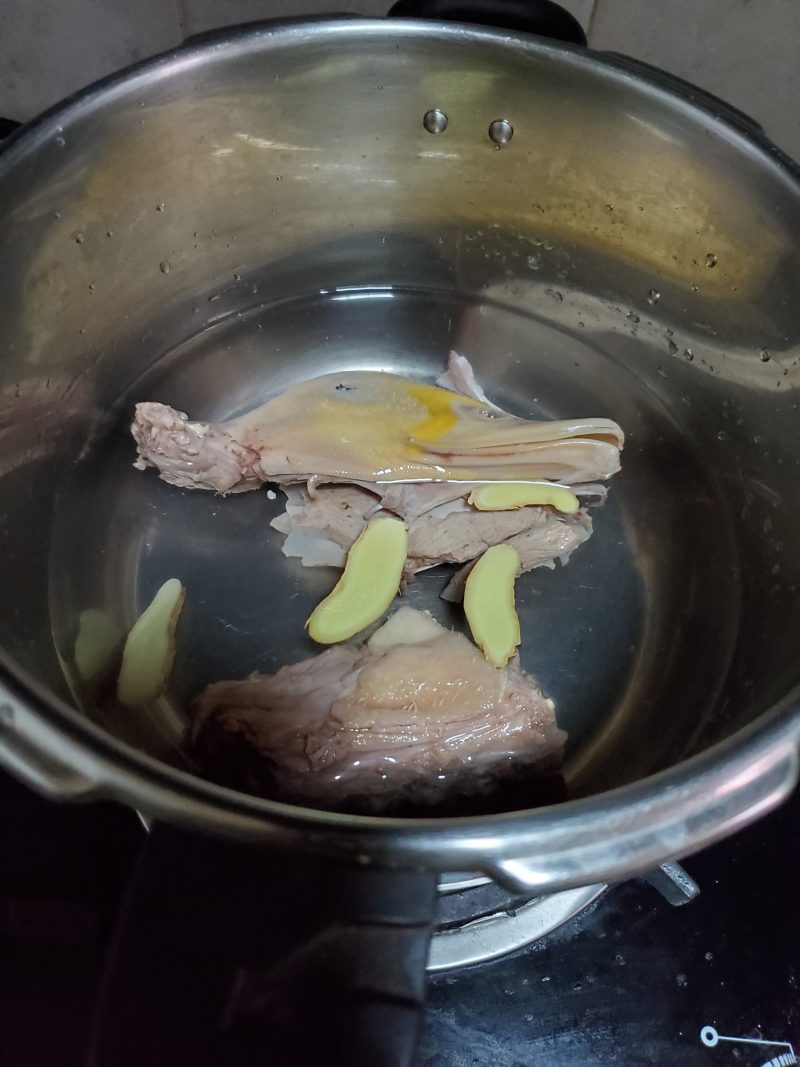 Steps for cooking Duck Bone and Chinese Yam Stew