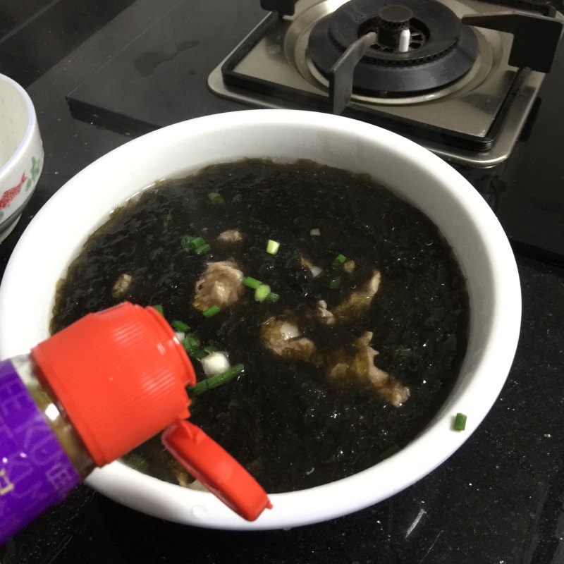 Steps for Cooking Seaweed and Lean Pork Soup