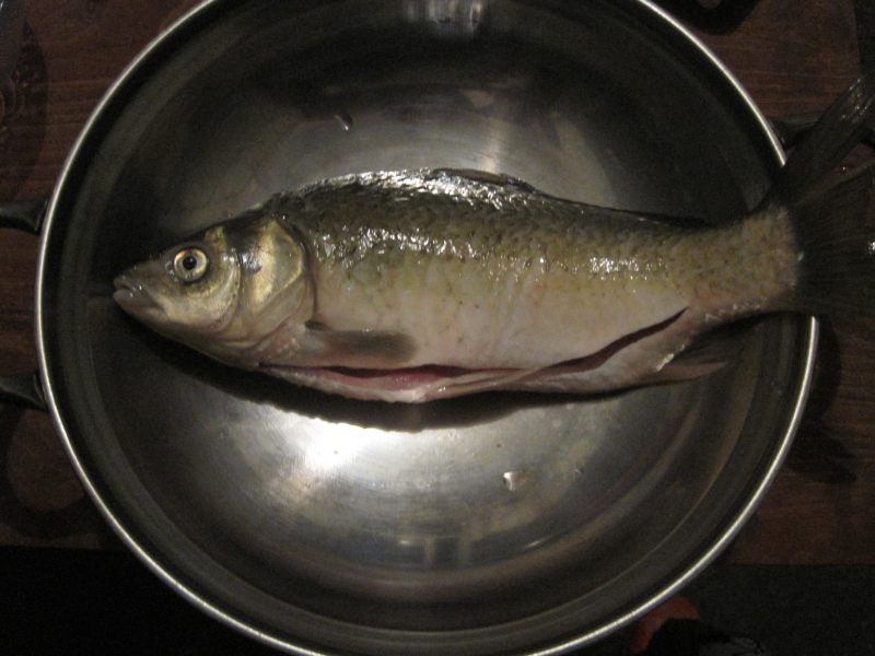 Steps for Making Salted Duck and Crucian Carp Hot Pot