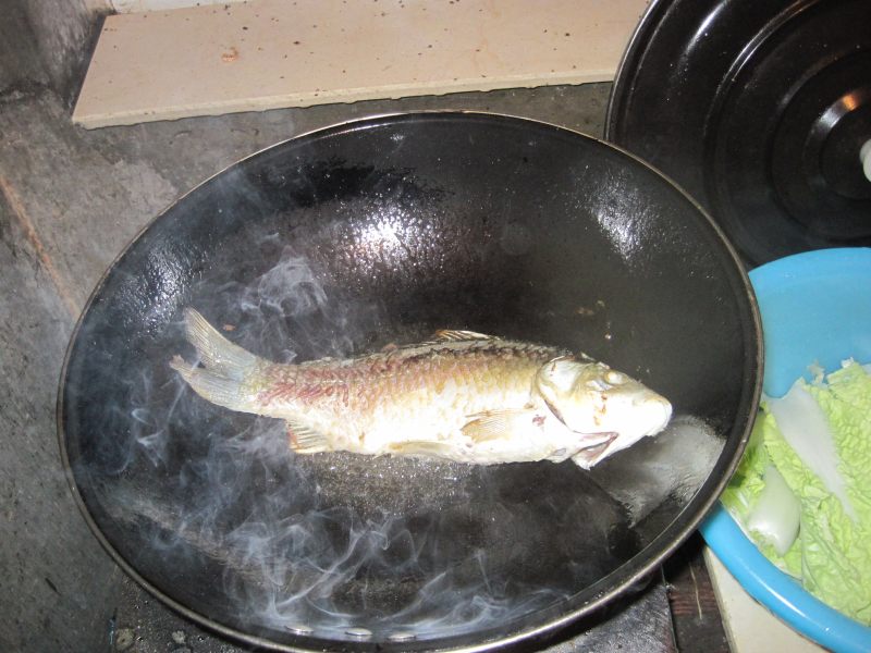 Steps for Making Salted Duck and Crucian Carp Hot Pot