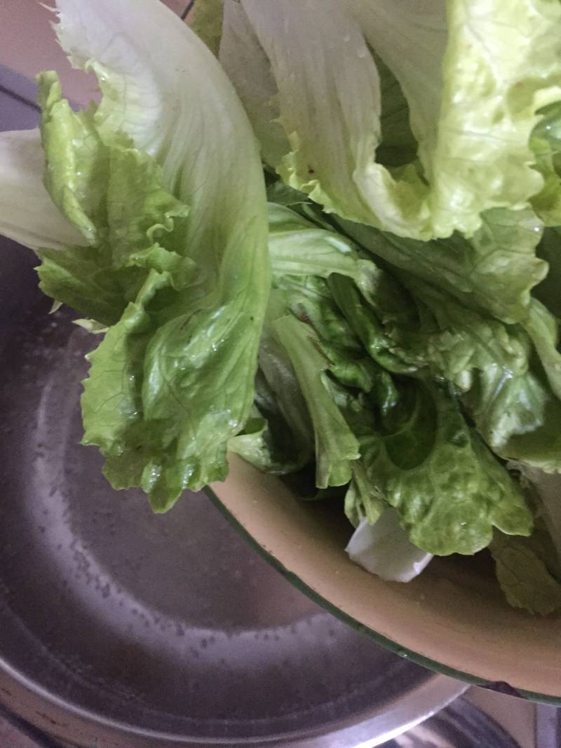 Steps for Making Crispy Lettuce