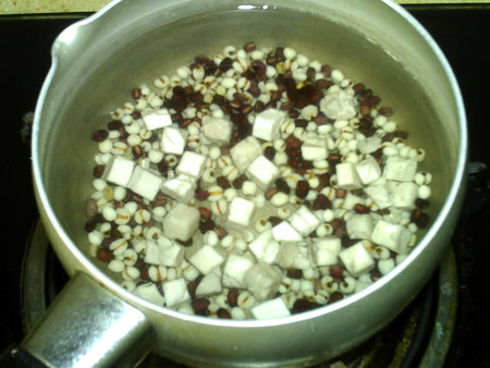 Steps for making Yimi Fuling Red Bean Drink