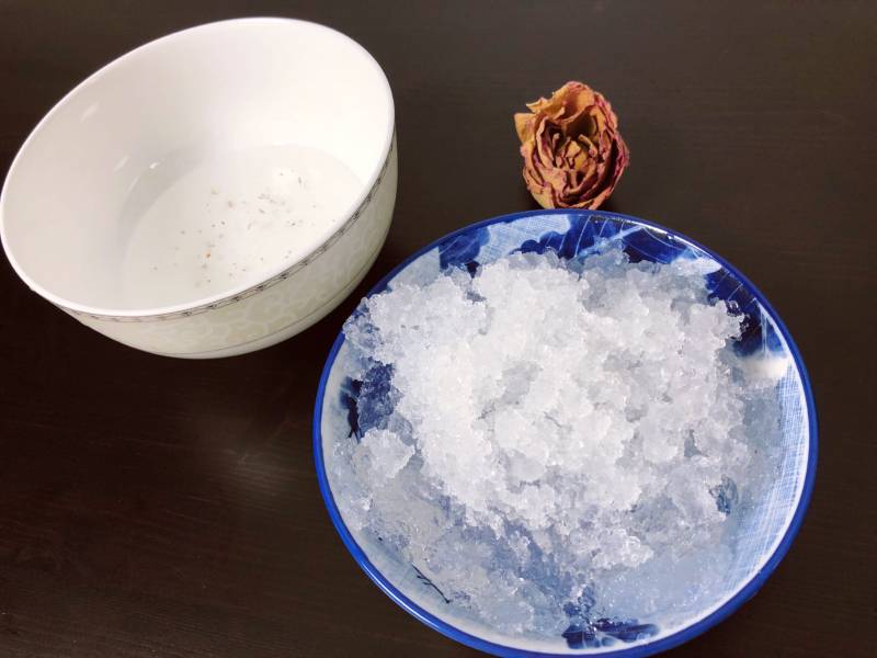 Steps for Making Peach Gum and Bird's Nest Porridge