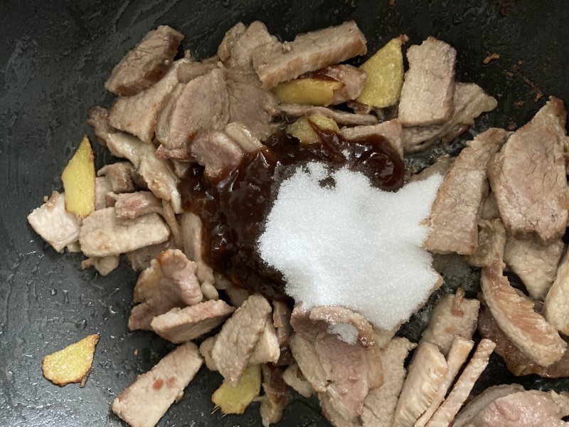 Steps for Making Sweet and Sour Pork Neck