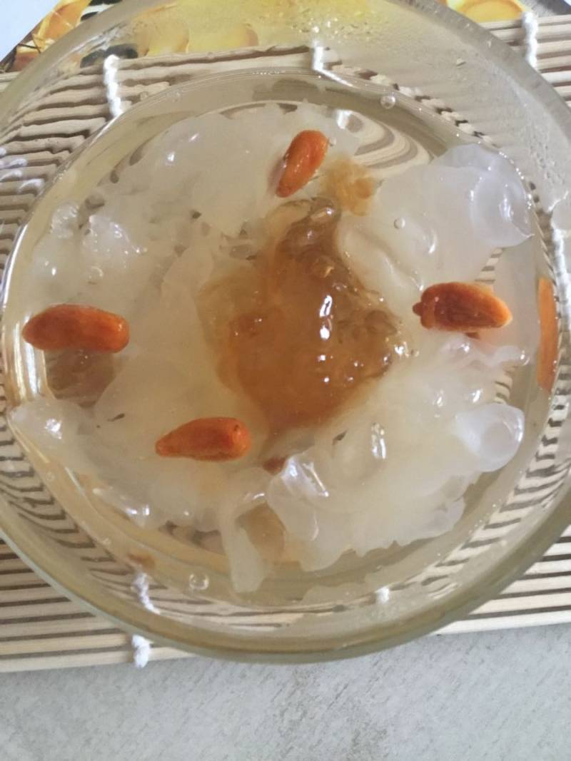 Steps for Cooking Sweet Soup with Tremella, Peach Gum and Bird's Nest