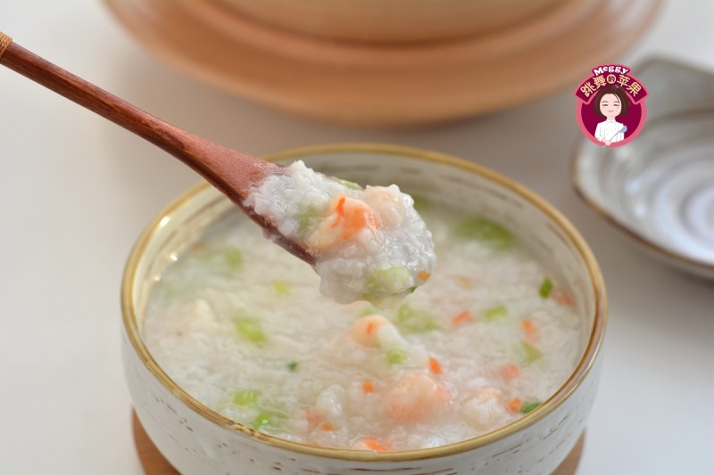 Steps for Making Shrimp and Vegetable Clay Pot Congee