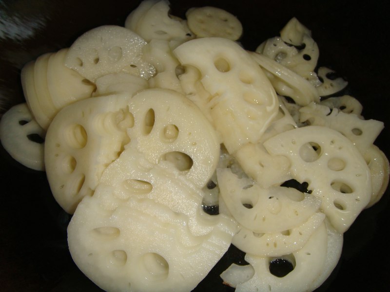 Steps for Making Stir-Fried Lotus Root Slices