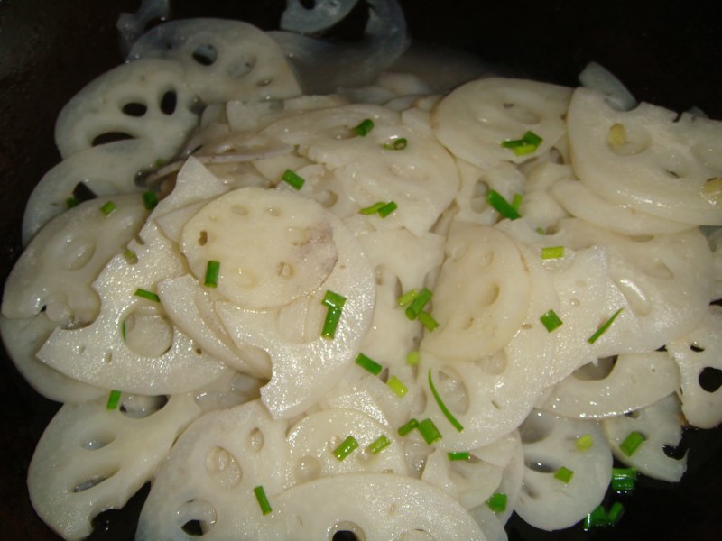 Steps for Making Stir-Fried Lotus Root Slices