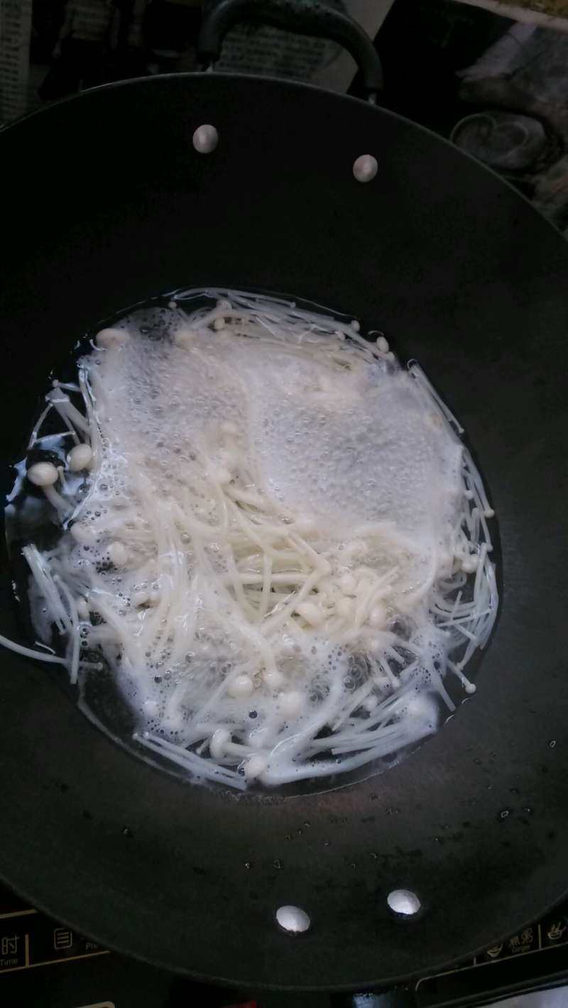 Steps for Making Cold Marinated Enoki Mushrooms