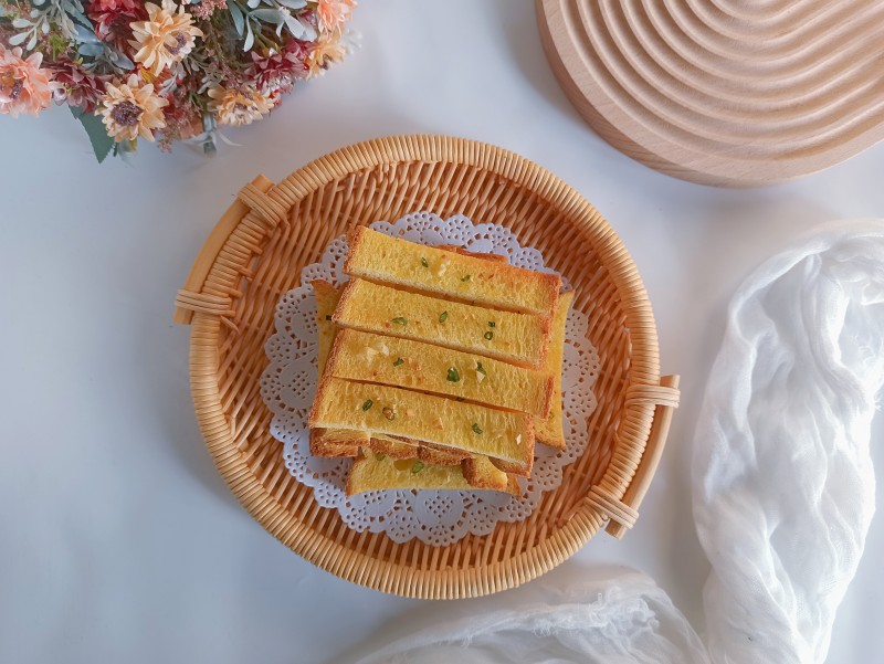 Garlic Toast Crisps Cooking Steps