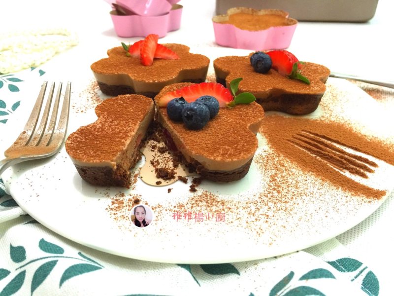 Steps for Making Chocolate Mousse Mini Cakes