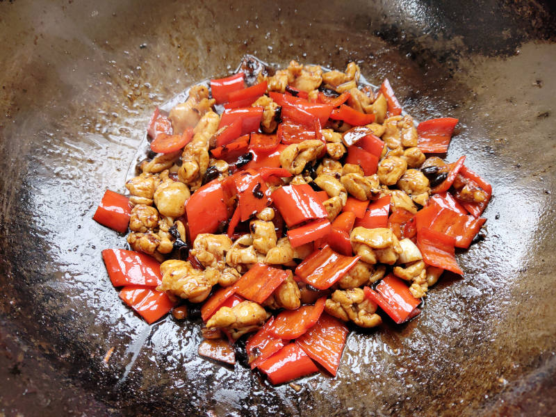 Stir-Fried Chicken with Fermented Black Beans and Red Peppers - Step by Step