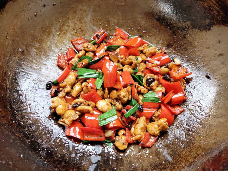 Stir-Fried Chicken with Fermented Black Beans and Red Peppers - Step by Step