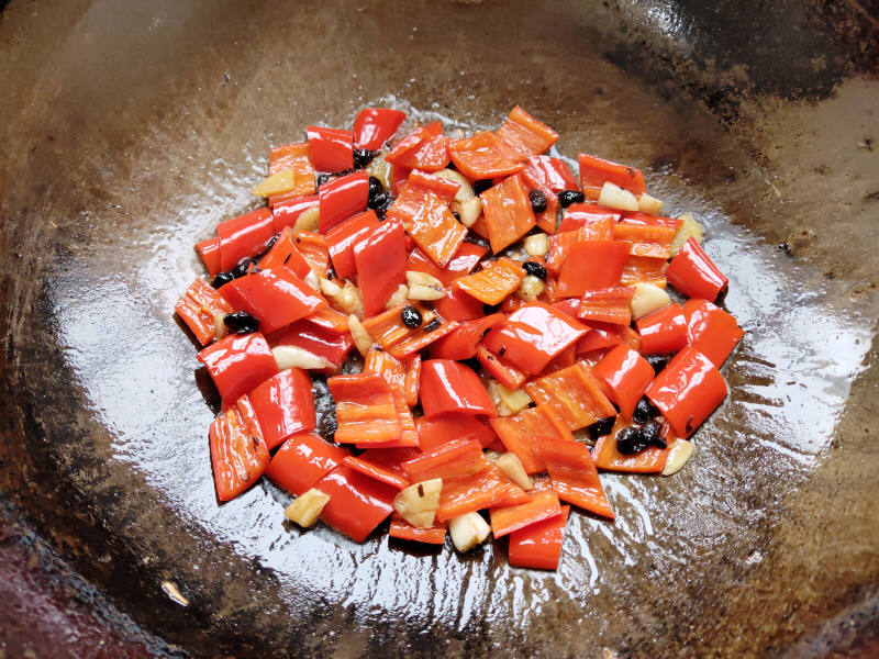 Stir-Fried Chicken with Fermented Black Beans and Red Peppers - Step by Step