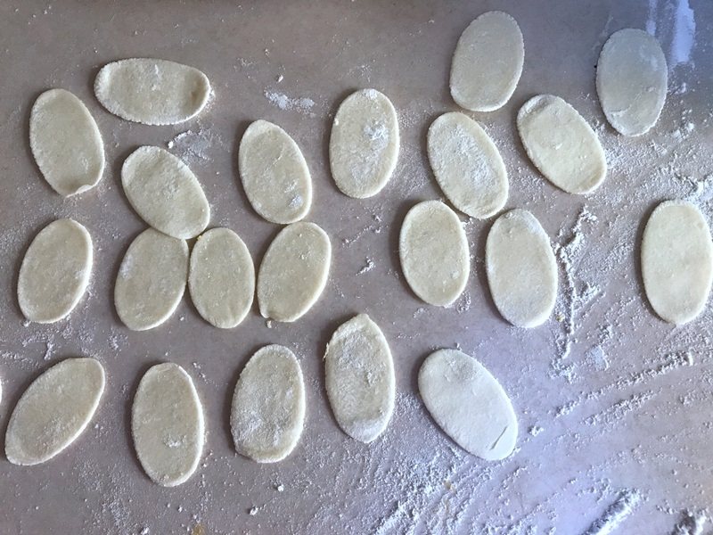 Steps for Making Little Bee Steamed Buns