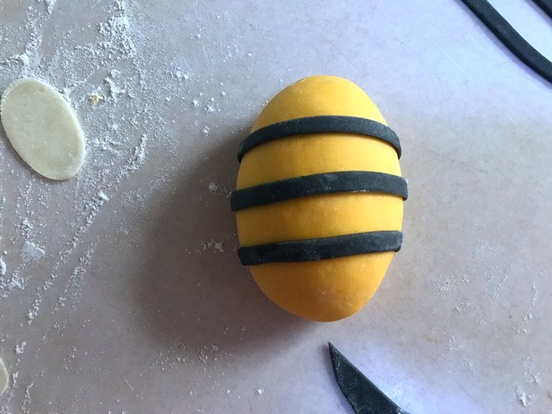 Steps for Making Little Bee Steamed Buns