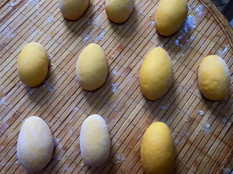 Steps for Making Little Bee Steamed Buns