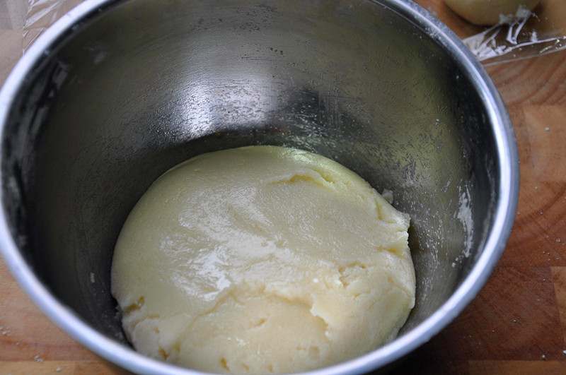 Step-by-Step Instructions for Making Hong Kong Wife Cake