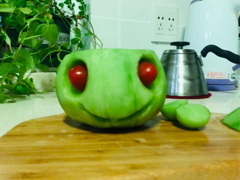 Steps for making Frog Fruit Cup