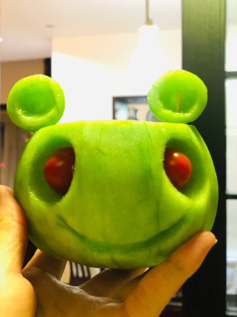 Steps for making Frog Fruit Cup