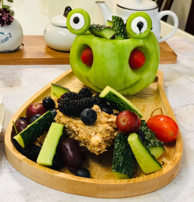 Steps for making Frog Fruit Cup