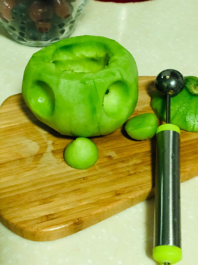 Steps for making Frog Fruit Cup