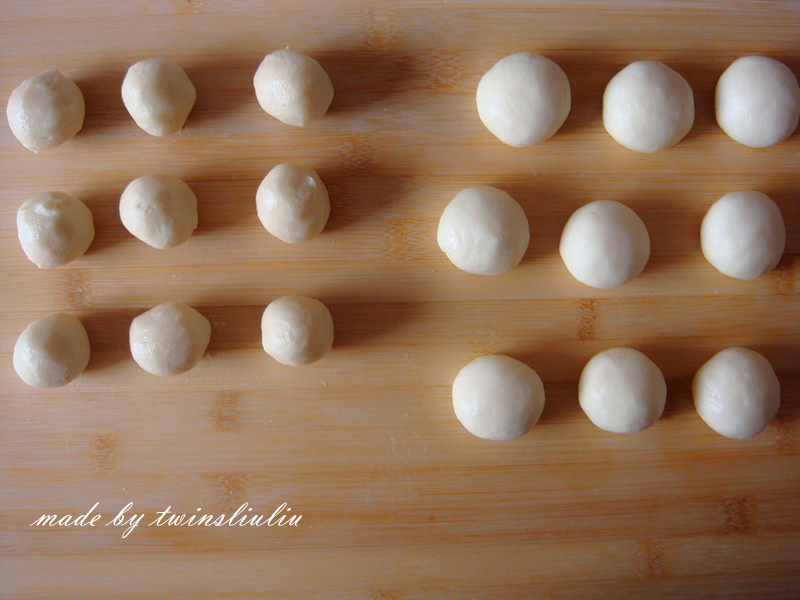 Steps for Making Flaky Pastry Blossoms for Good Fortune