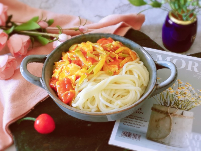 Tomato and Zucchini Braised Noodles