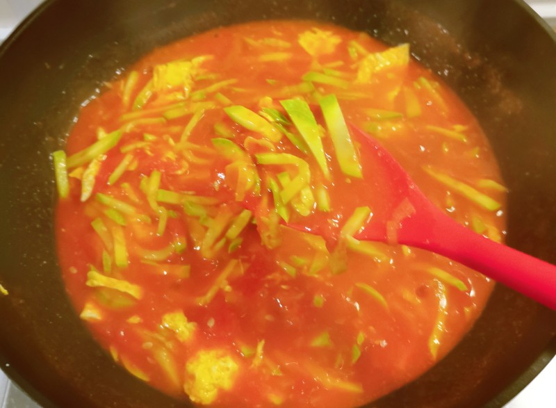 Steps for making Tomato and Zucchini Braised Noodles