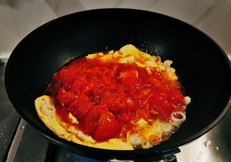 Steps for making Tomato and Zucchini Braised Noodles