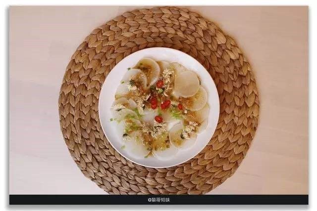 Steamed Radish with Chrysanthemum